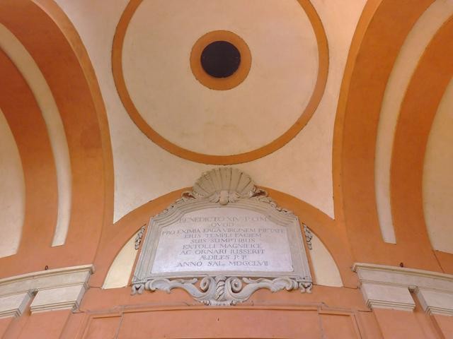 Basilica della Madonna di San Luca - soffitto del portico antistante