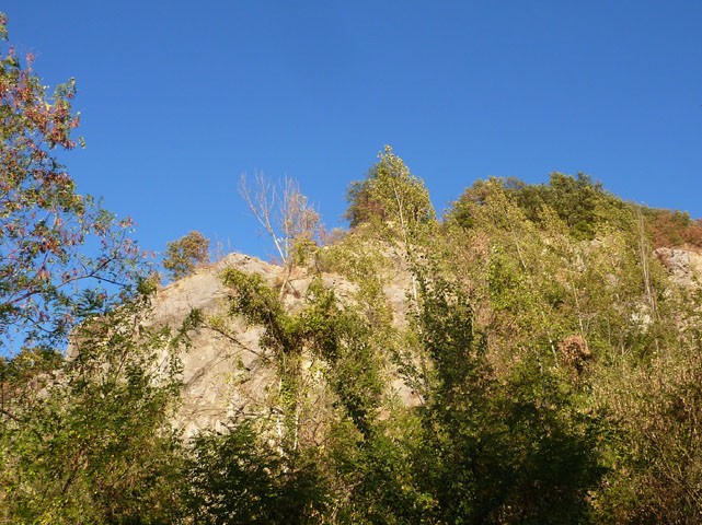 La collina soprastante la grotta del Farneto