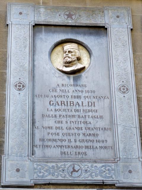 La lapide ricorda il passaggio di Garibaldi a Reggio Emilia il 18 agosto 1859