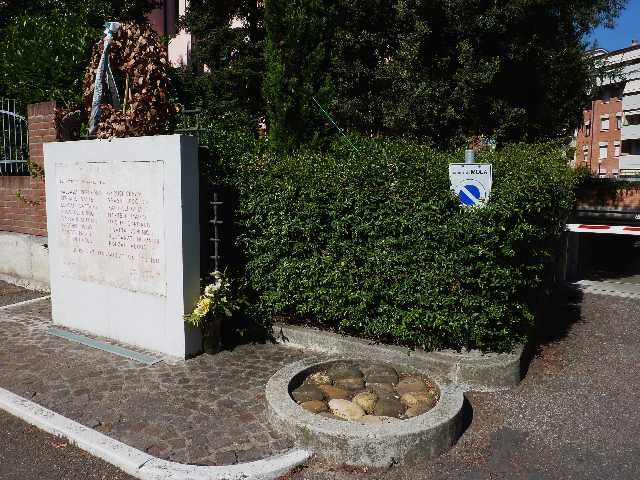 Monumento a ricordo dell'eccidio di Pozzo Becca - Imola (BO)