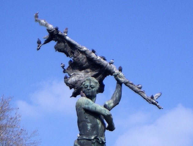 La statua del Popolano all'ingresso della Montagnola - Pasquale Rizzoli - 1903