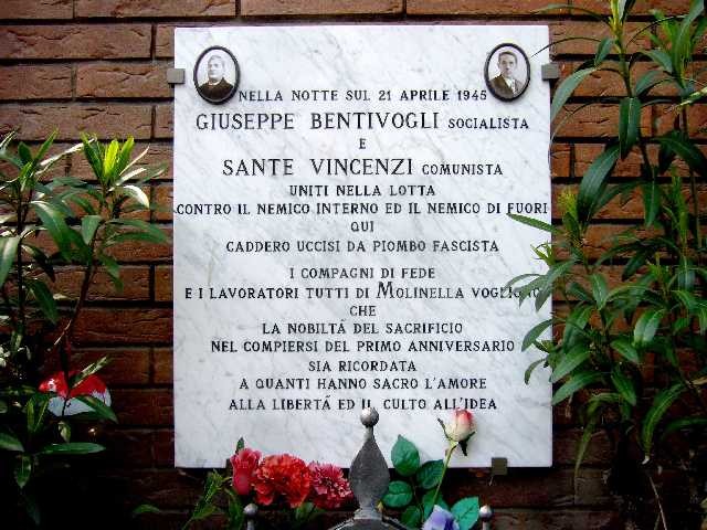Lapide in via Caravaggio n. 1, sul luogo in cui furonno trovati i corpi martoriati di Giuseppe Bentivogli e Sante Vincenzi