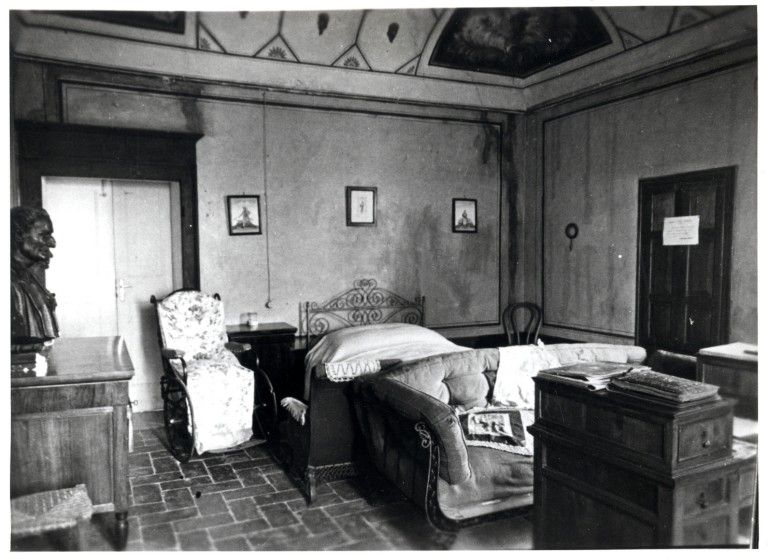 La camera da letto di Carducci a villa Pasolini