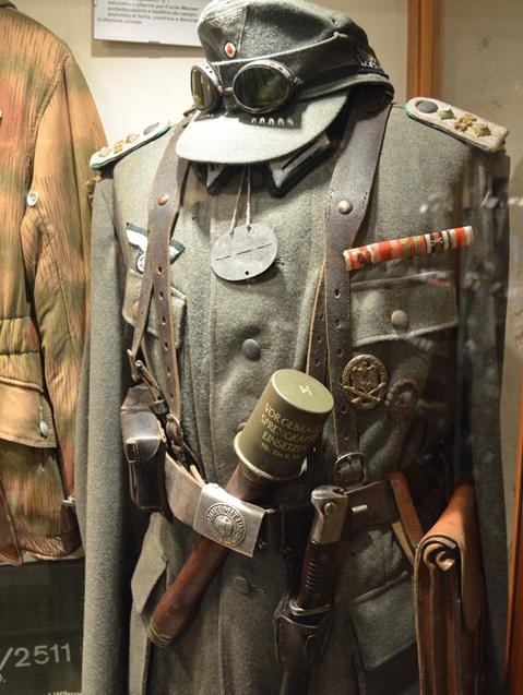 Divisa di ufficiale tedesco combattente in Appennino - Iola di Montese (MO) - Museo Memorie d'Italia - Linea Gotica