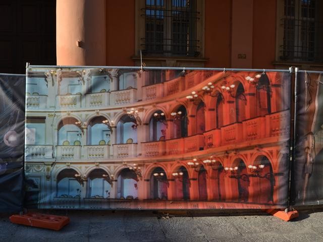 Il Teatro comunale al tempo del covid-19 avvolto con le fotografie di Michele Lapini - 2020