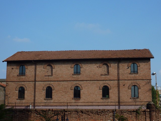 Uno degli edifici più antichi nella zona dello stabilimento militare di Casaralta (BO)