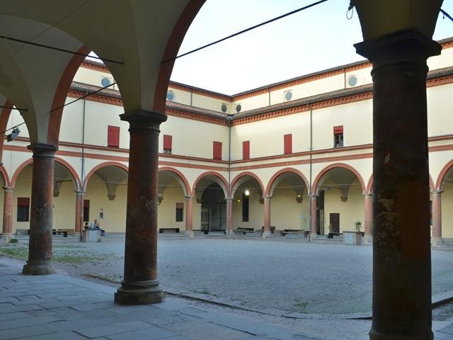 Chiostro dell'ex convento di San Leonardo - vicolo Bolognetti (BO)