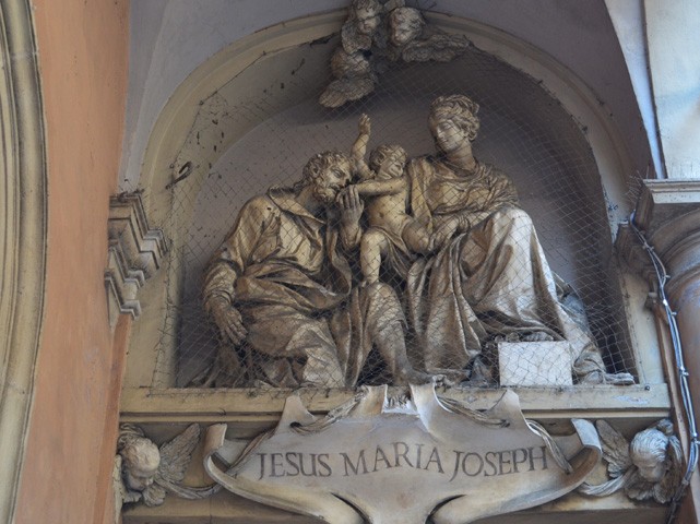 Gruppo scultoreo con la Sacra Famiglia - Portico di Palazzo Tanari - via Galliera (BO)