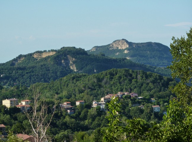Panorama di Monte Adone dalla villa dell'Ospitale a Monzuno