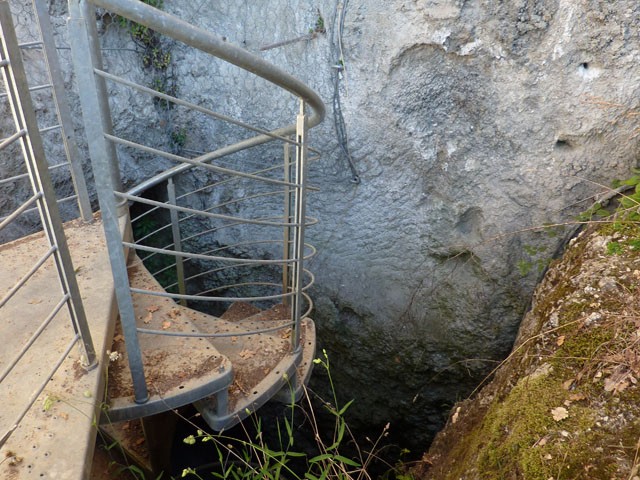 Ingresso della grotta del Farneto (BO)