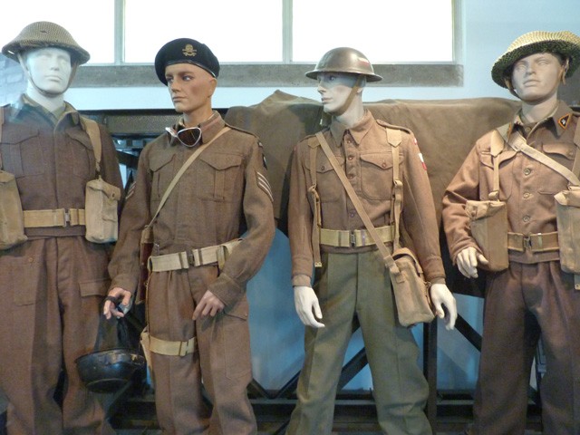 Divise di soldati alleati - Museo della battaglia del Senio - Alfonsine (Ra)