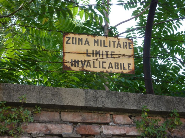 Zona militare - Limite invalicabile - Caserma Sani a Casaralta (BO)