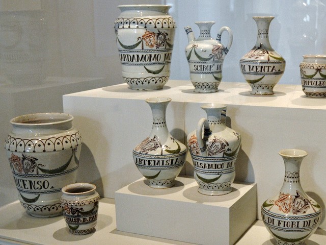 Vasi della farmacia dell'Ospedale Maggiore (BO) - sec. XIX - Mostra I Vasi della Vita - Fondazione Carisbo (BO) - 2018