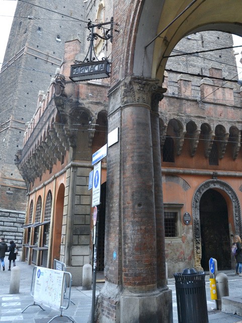 La colonna Pia a Porta Ravegnana (BO)