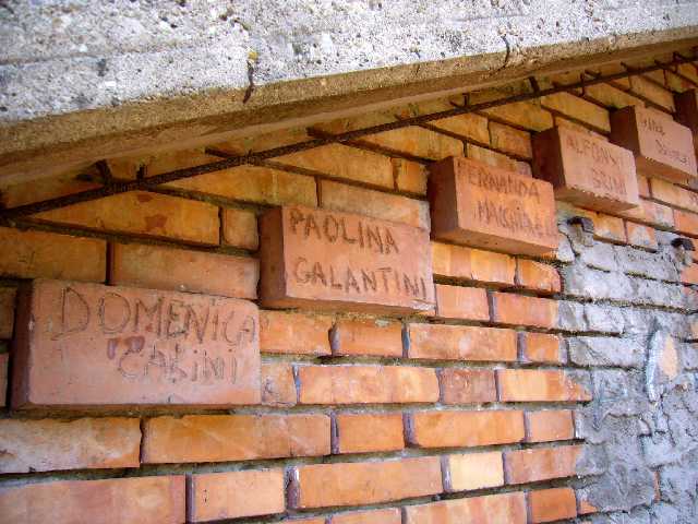 Bologna - Monumento partigiane